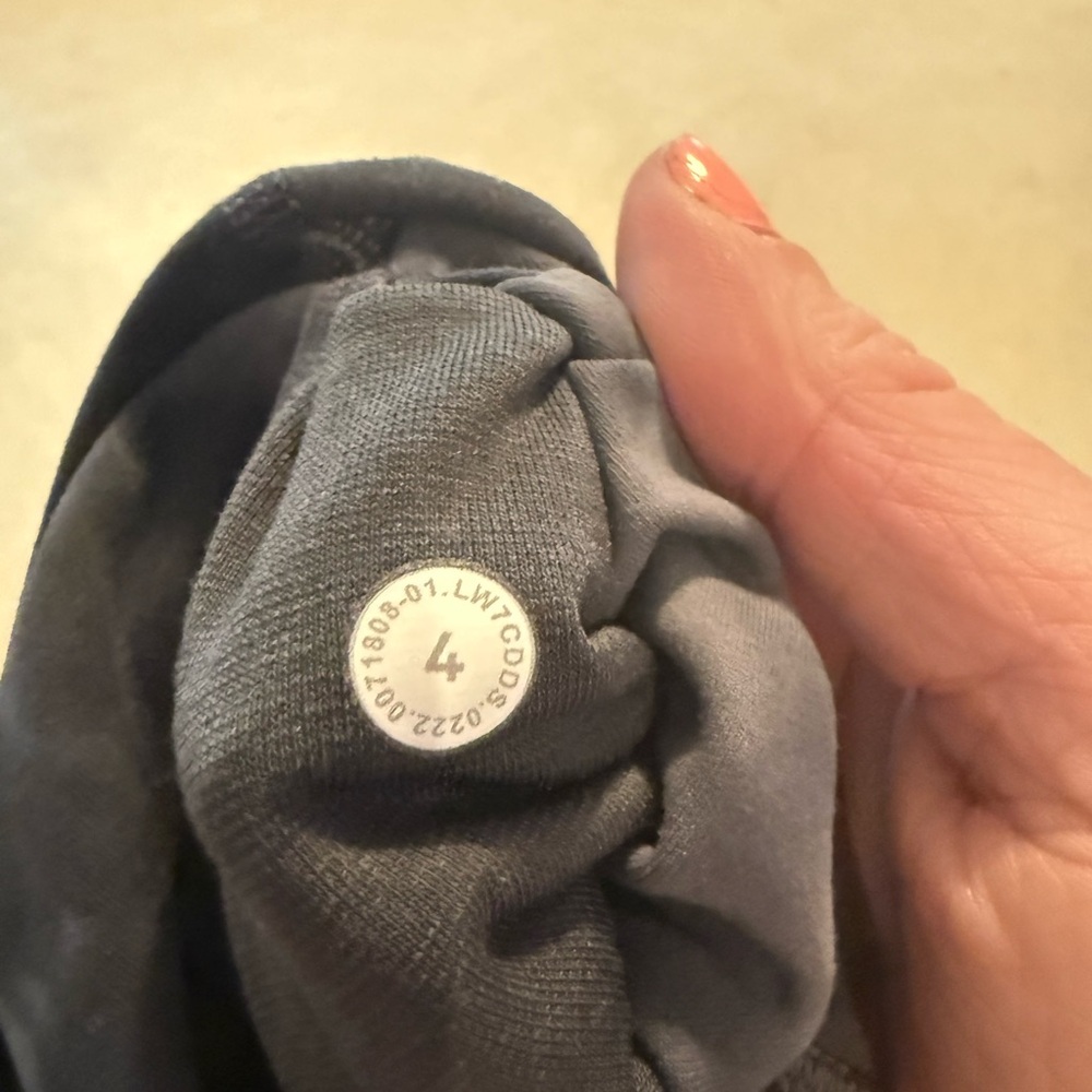 Set of 2 Lululemon align 8” bike shorts size 4 - Picture 4 of 10
